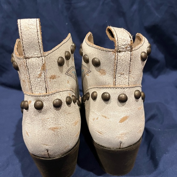 CIRCLE G WOMEN'S STUDDED BOOTIES - POINTED TOE - Picture 4 of 8